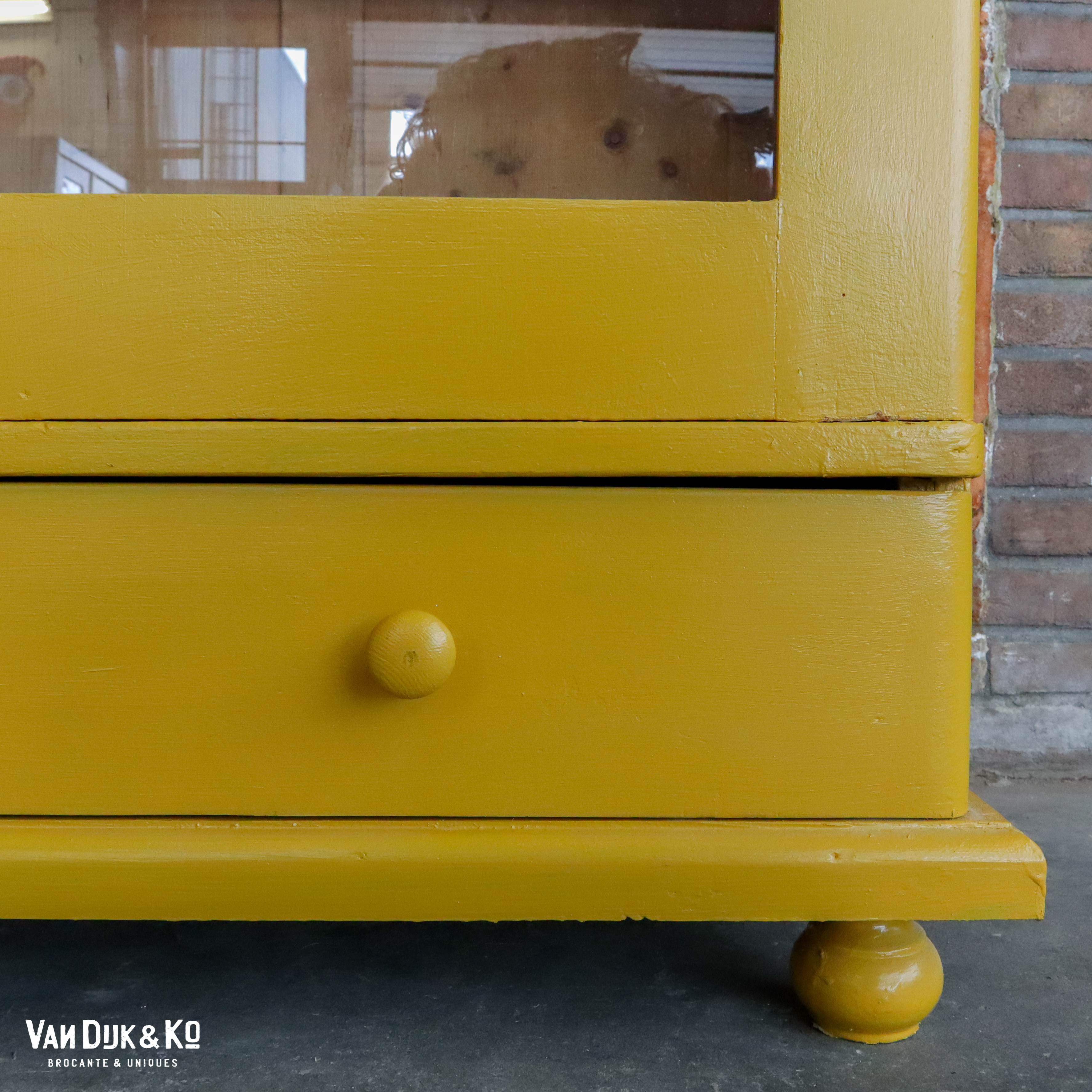 Gele vitrinekast - Afbeelding 6