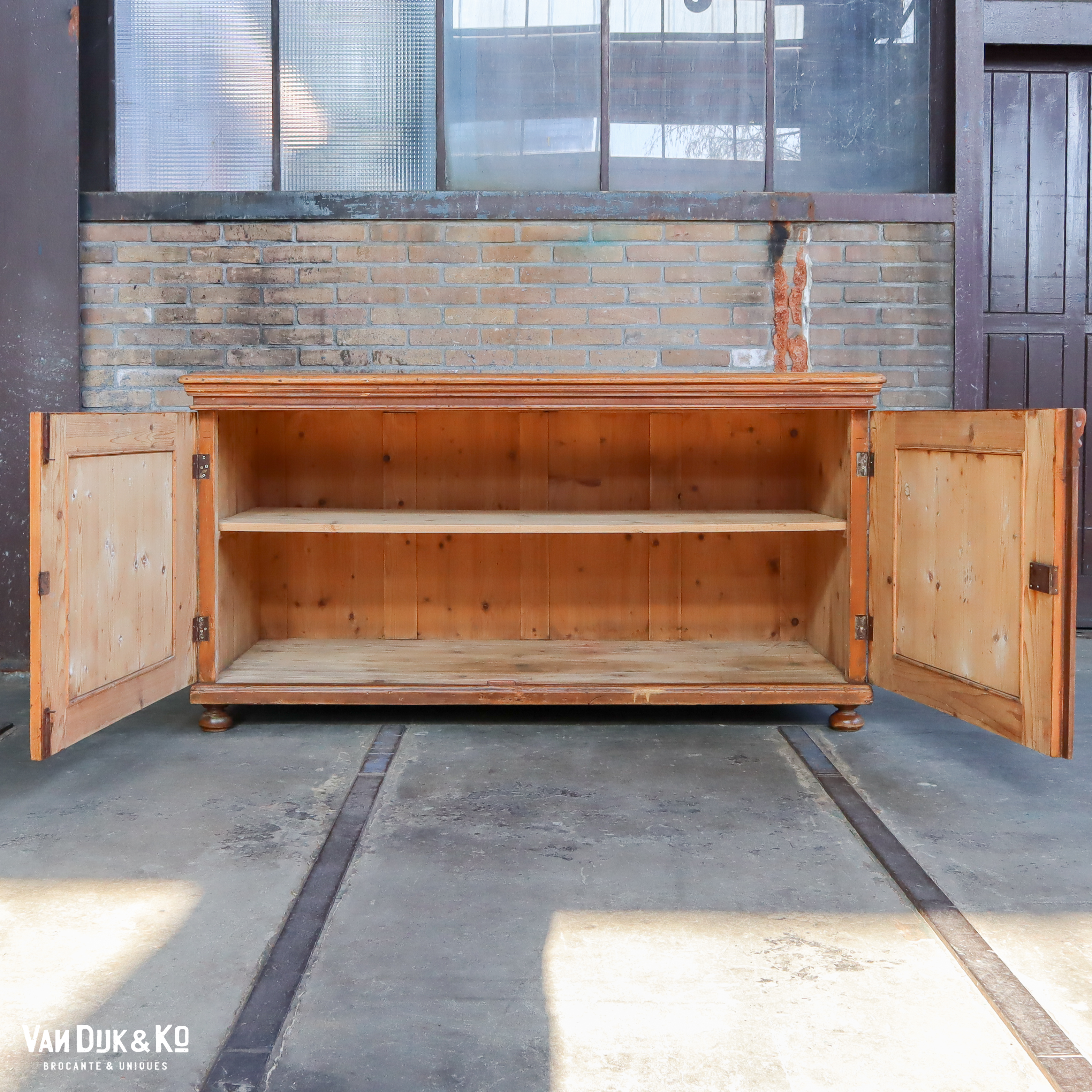 Robuust houten dressoir - Afbeelding 3