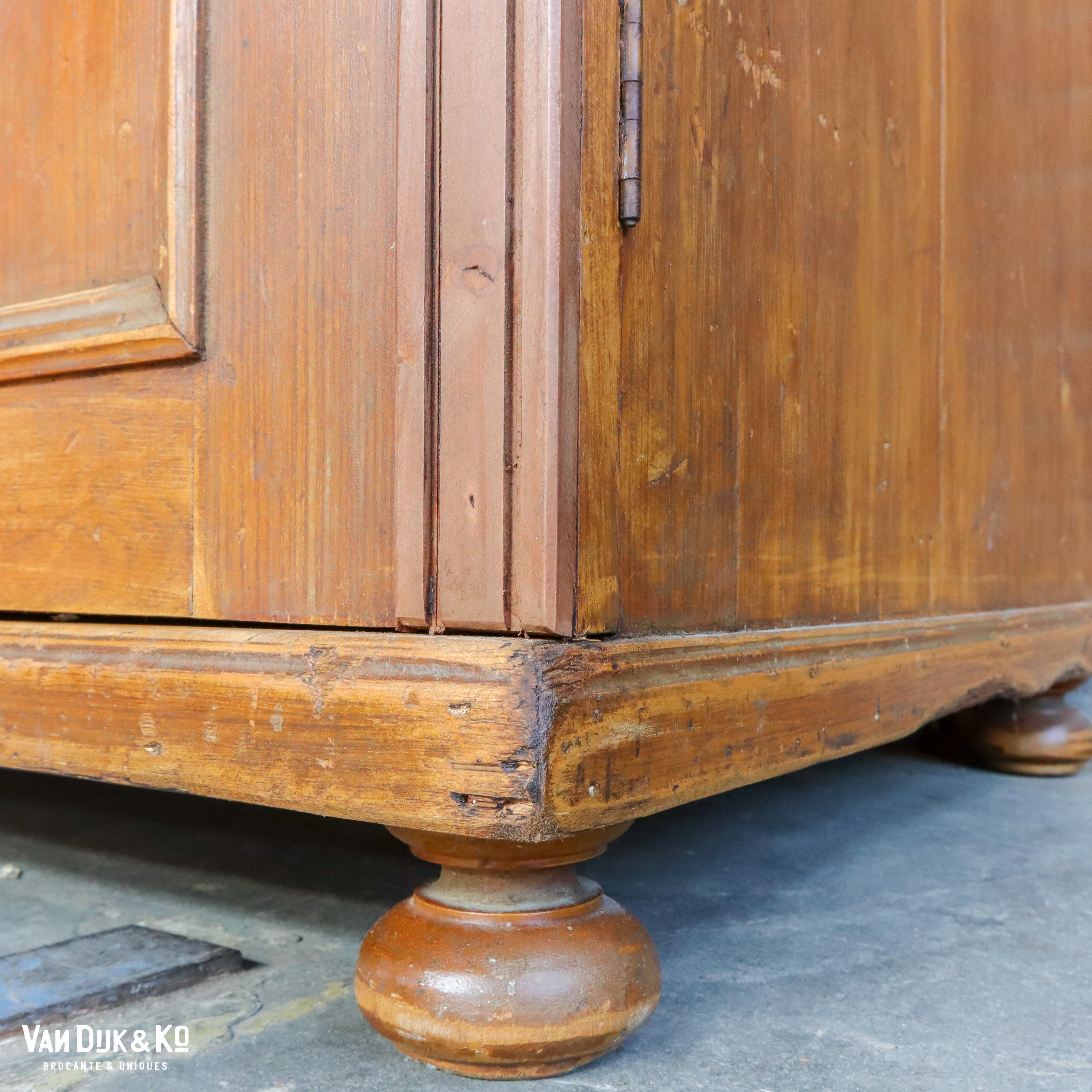 Robuust houten dressoir - Afbeelding 7