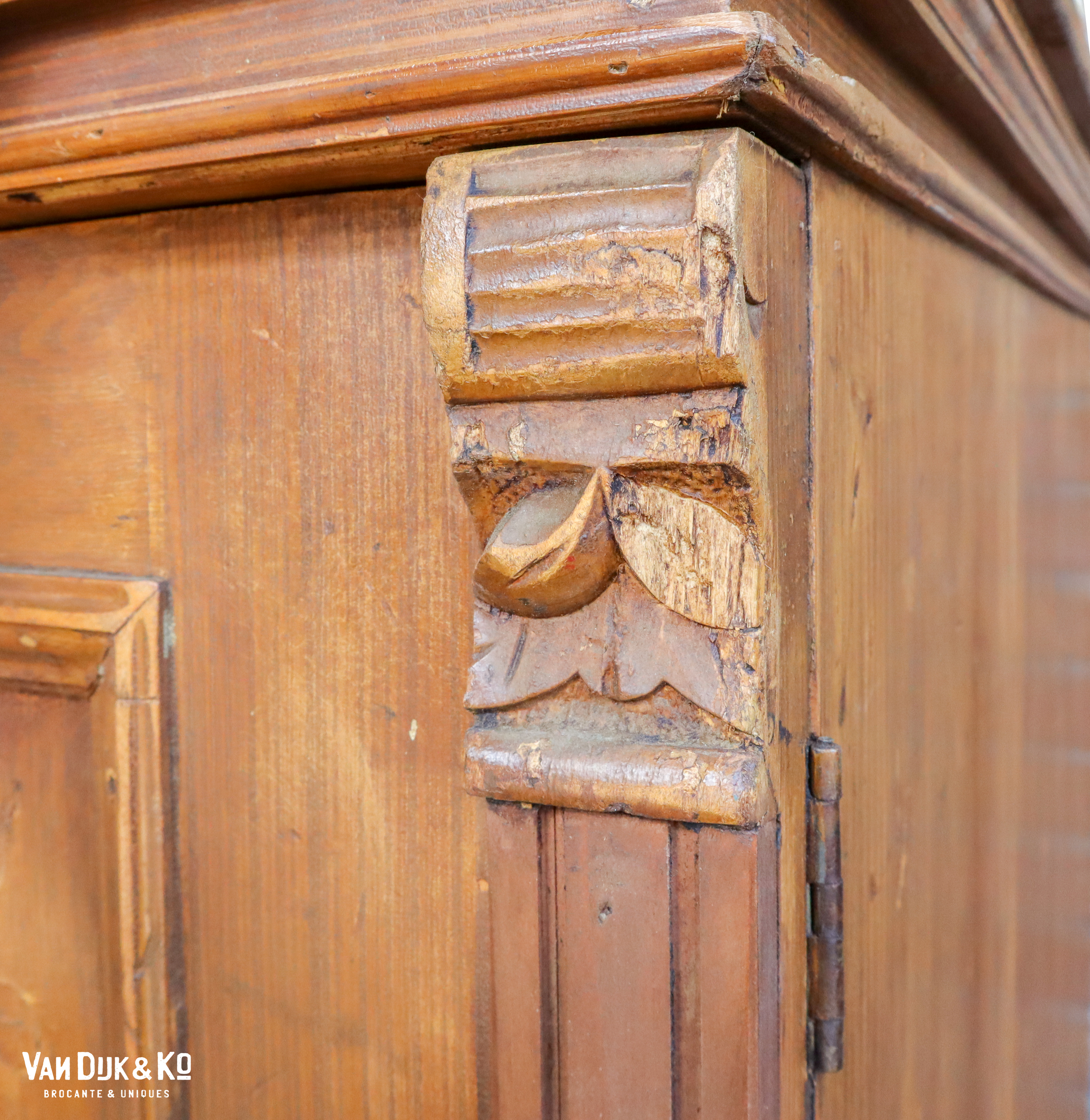 Robuust houten dressoir - Afbeelding 4