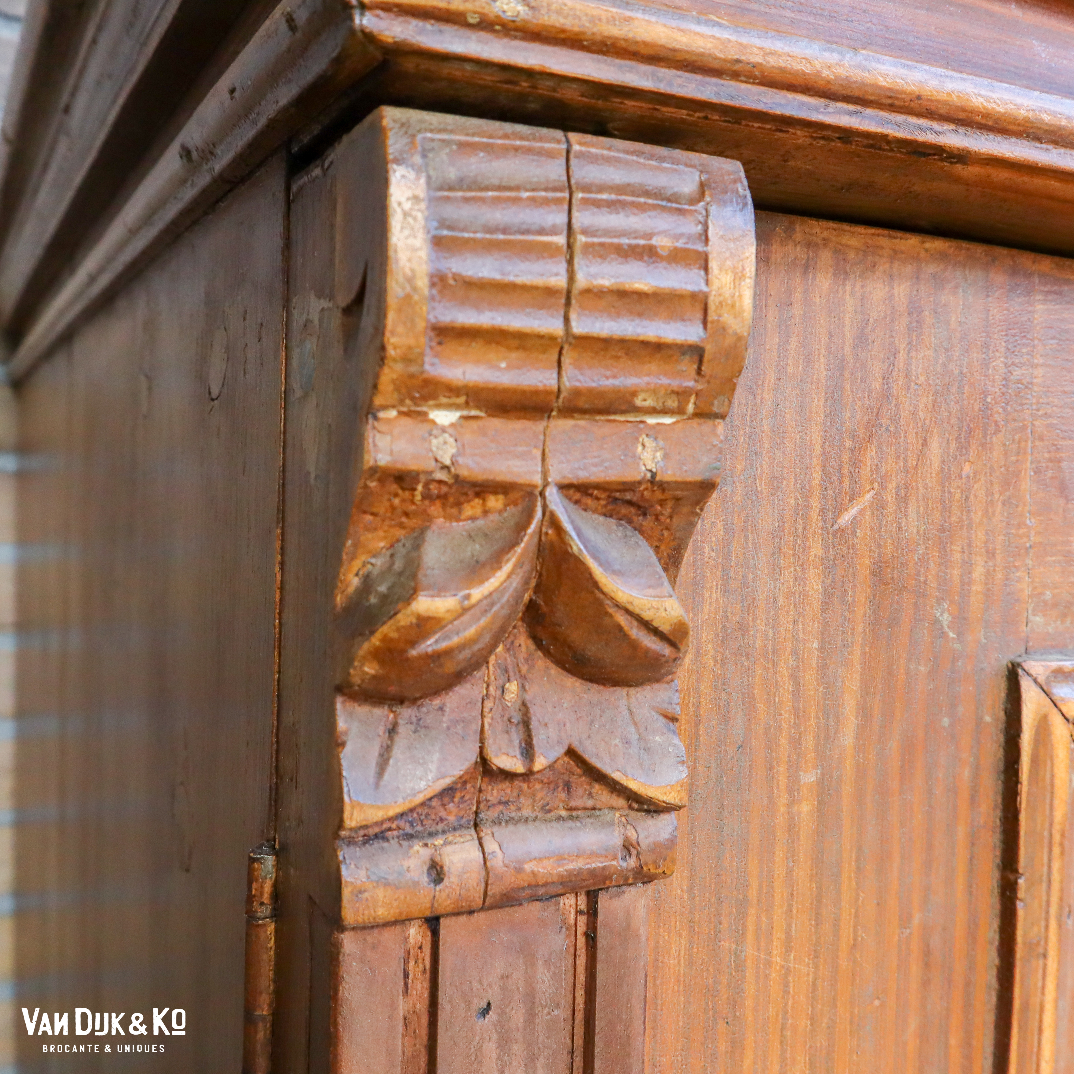 Robuust houten dressoir - Afbeelding 5