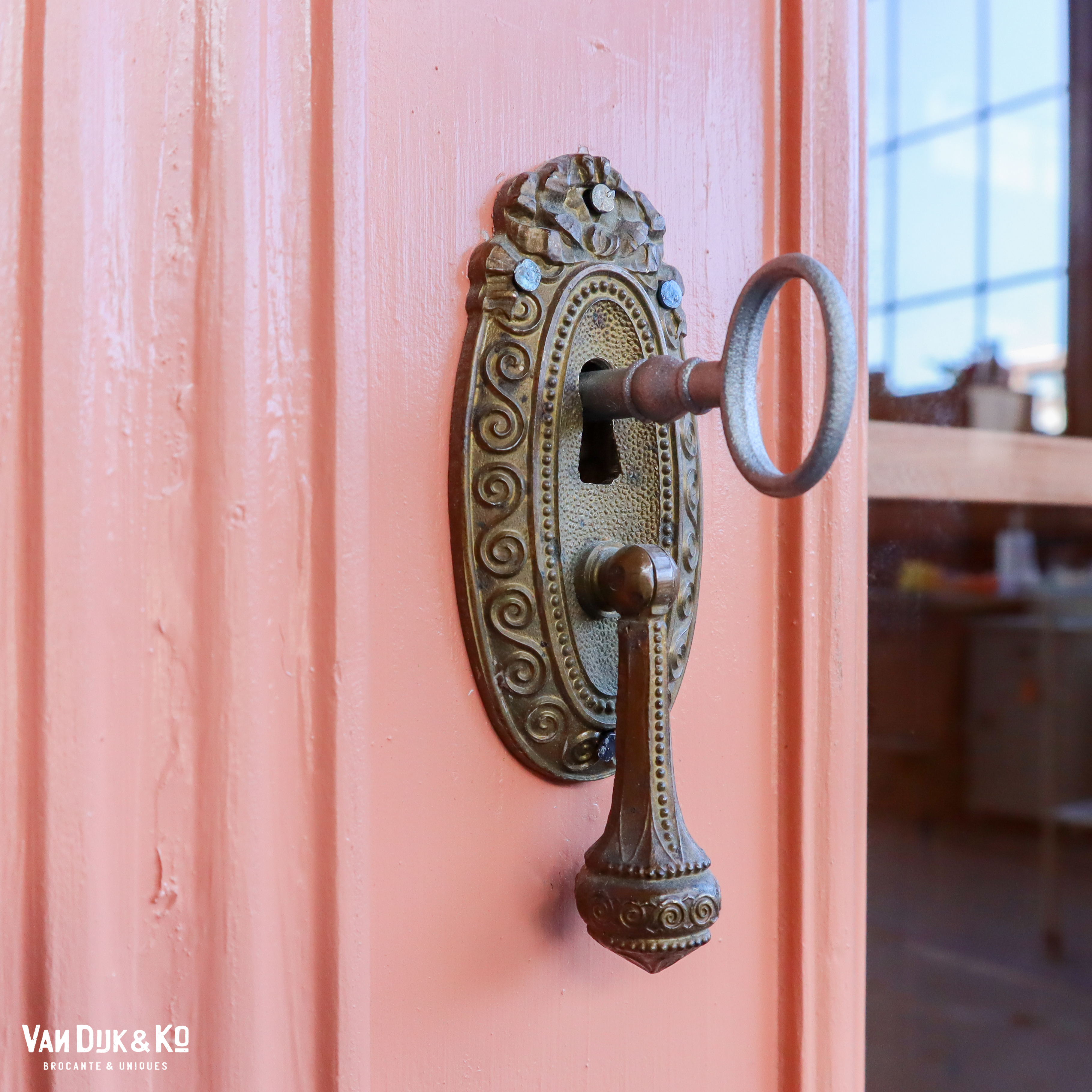 Brocante roze vitrinekast - Afbeelding 8