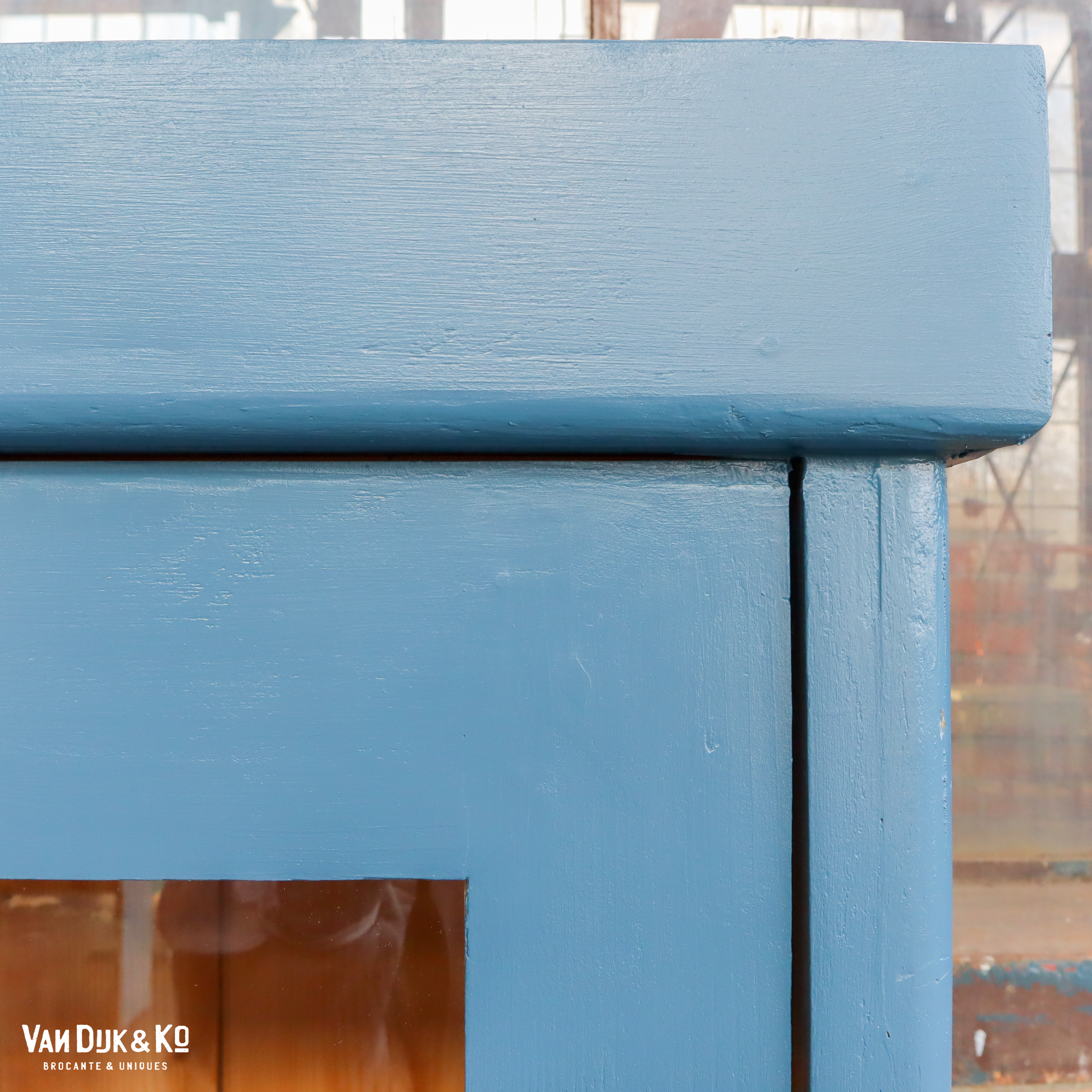 Blauwe eendeurs vitrinekast - Afbeelding 4