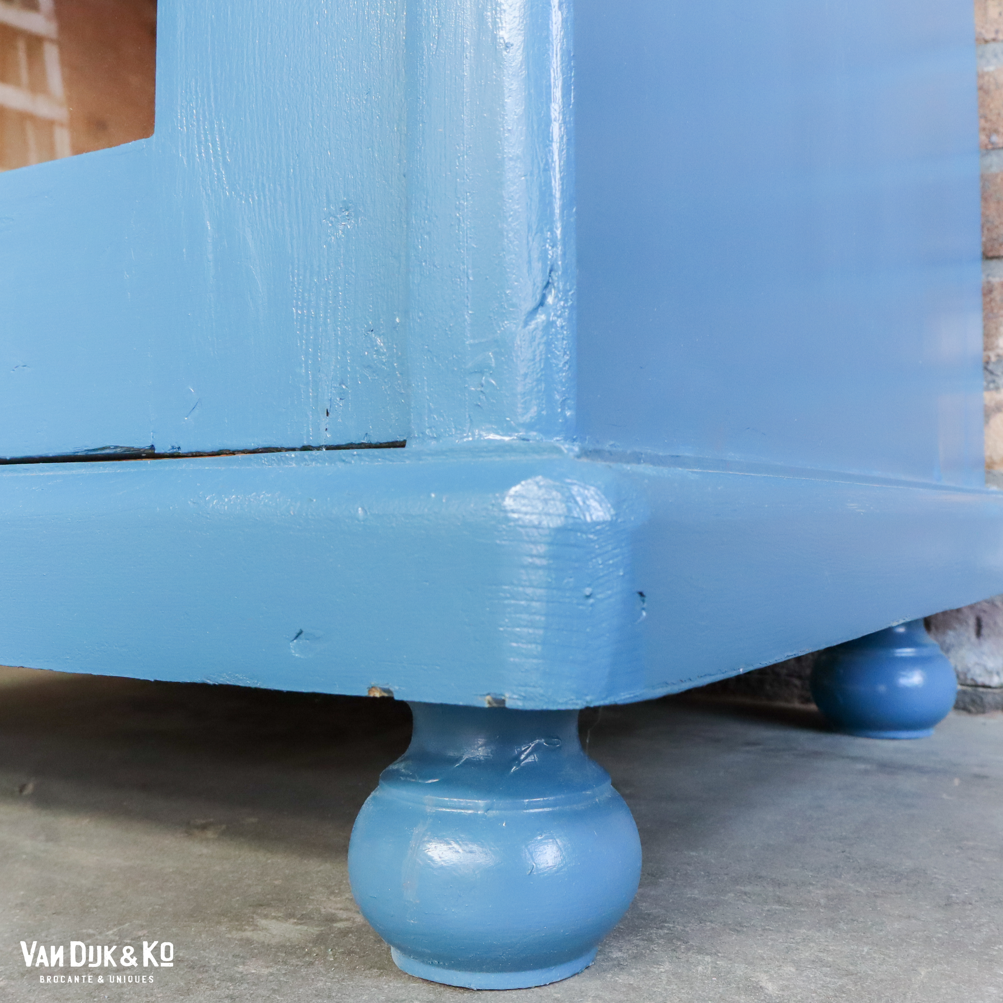 Blauwe eendeurs vitrinekast - Afbeelding 6