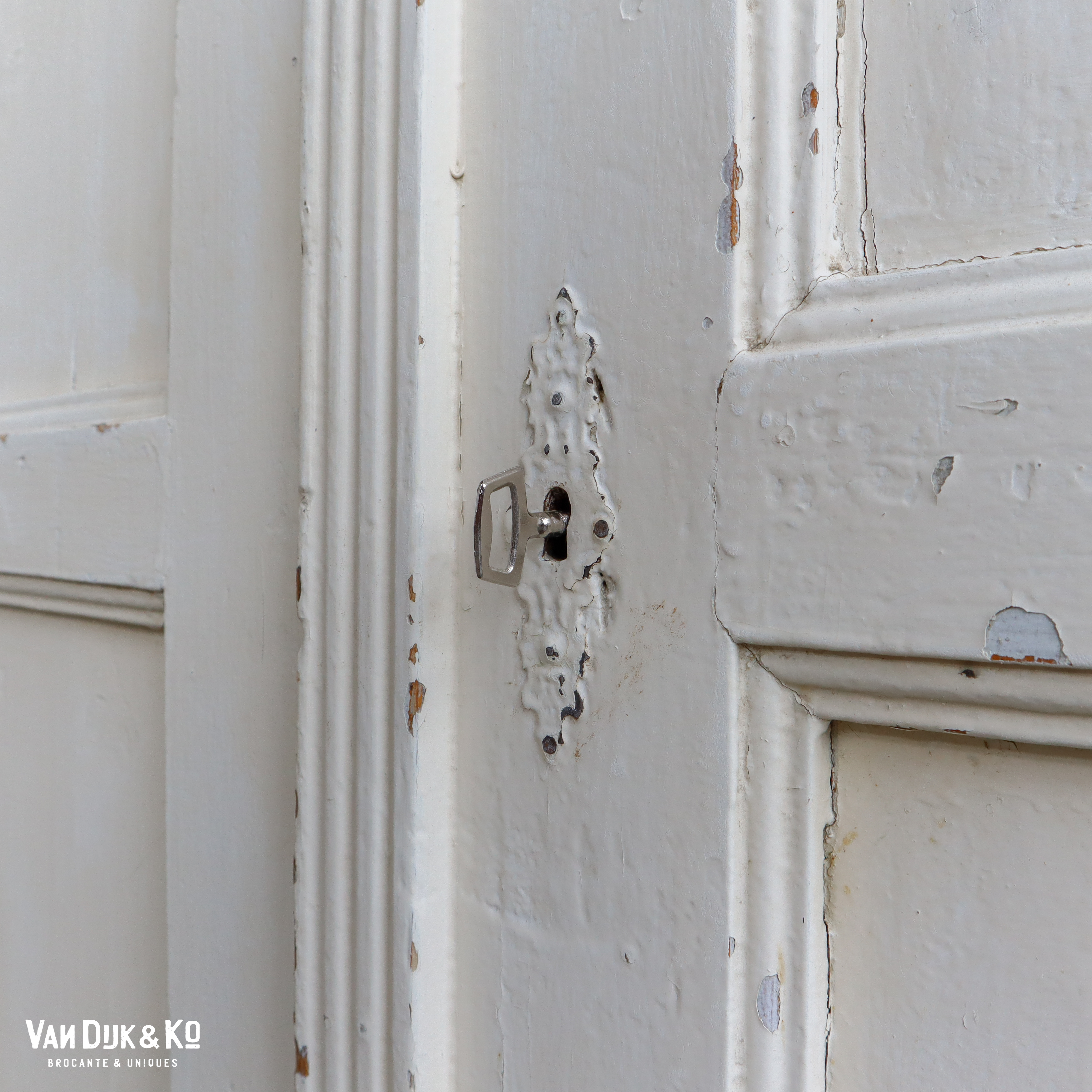 Brocante witte linnenkast - Afbeelding 8