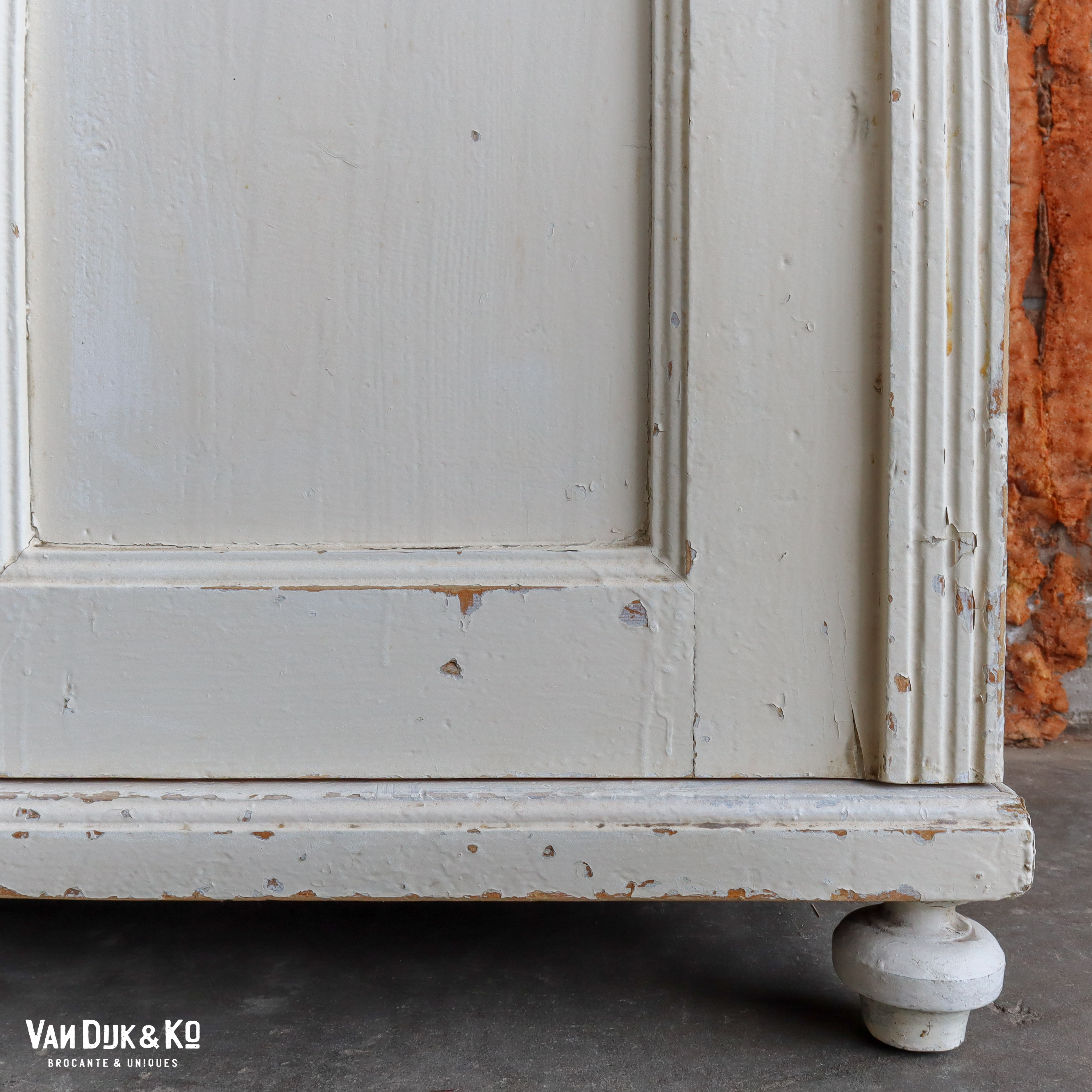 Brocante witte linnenkast - Afbeelding 7