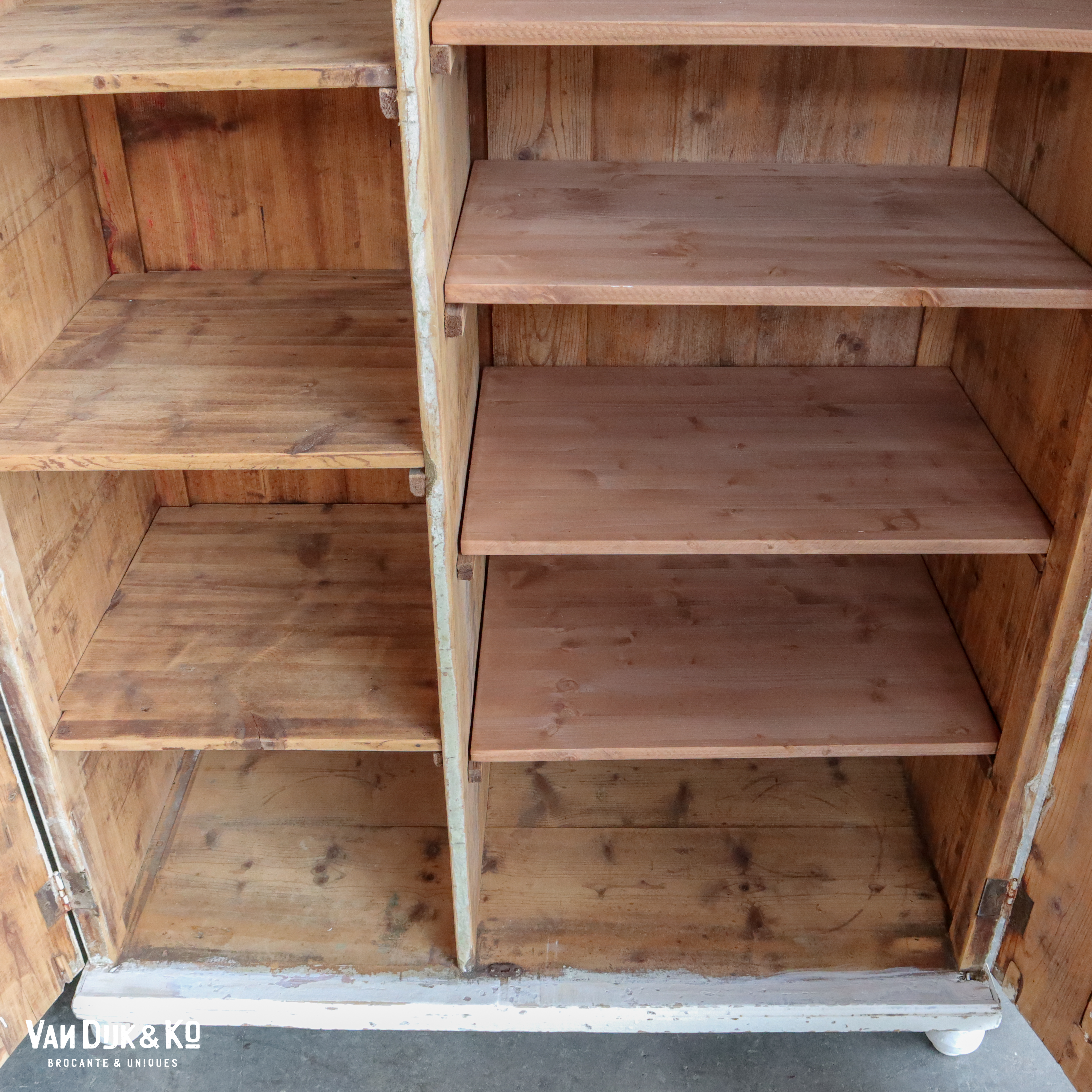 Brocante witte linnenkast - Afbeelding 4