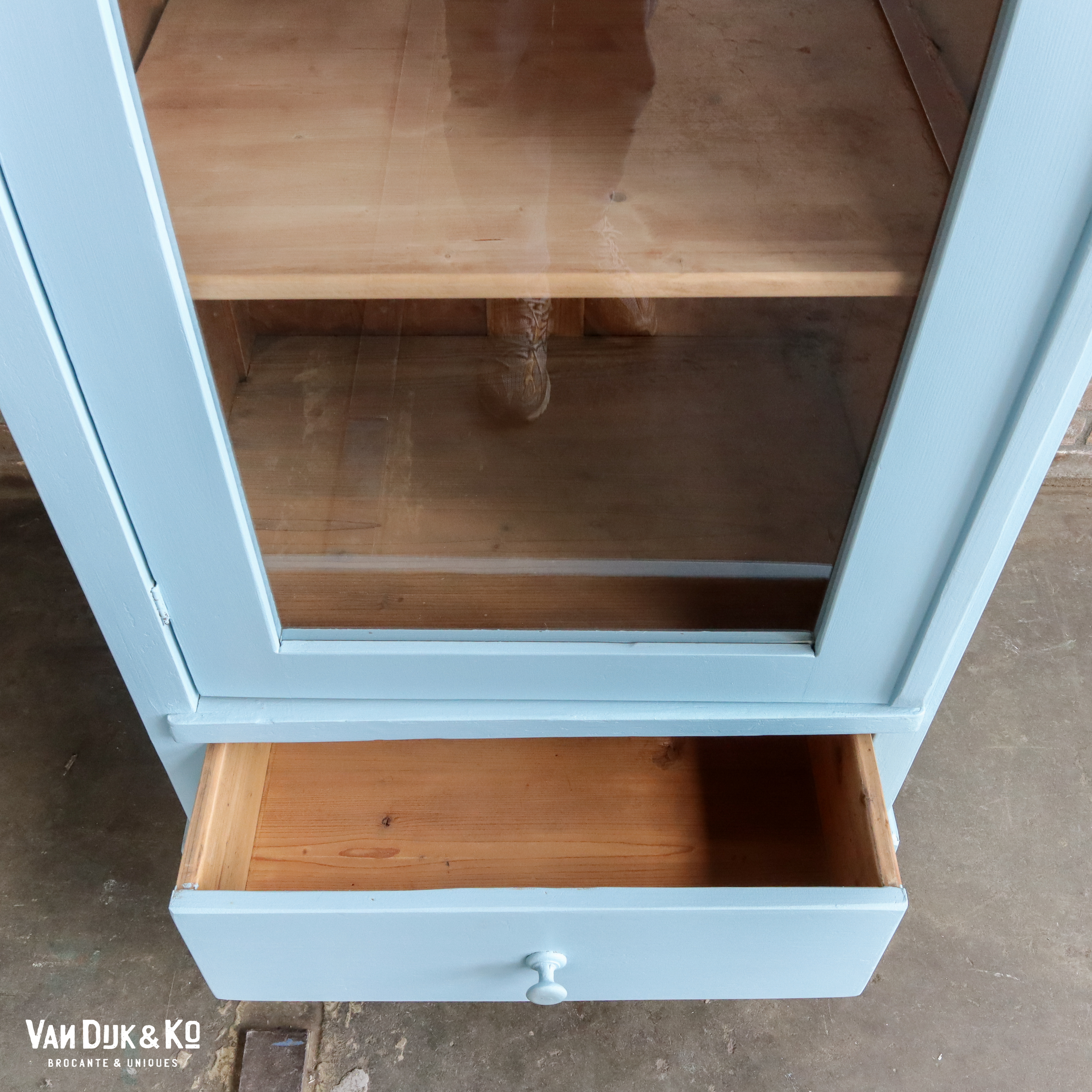 Blauwe eendeurs vitrinekast - Afbeelding 4