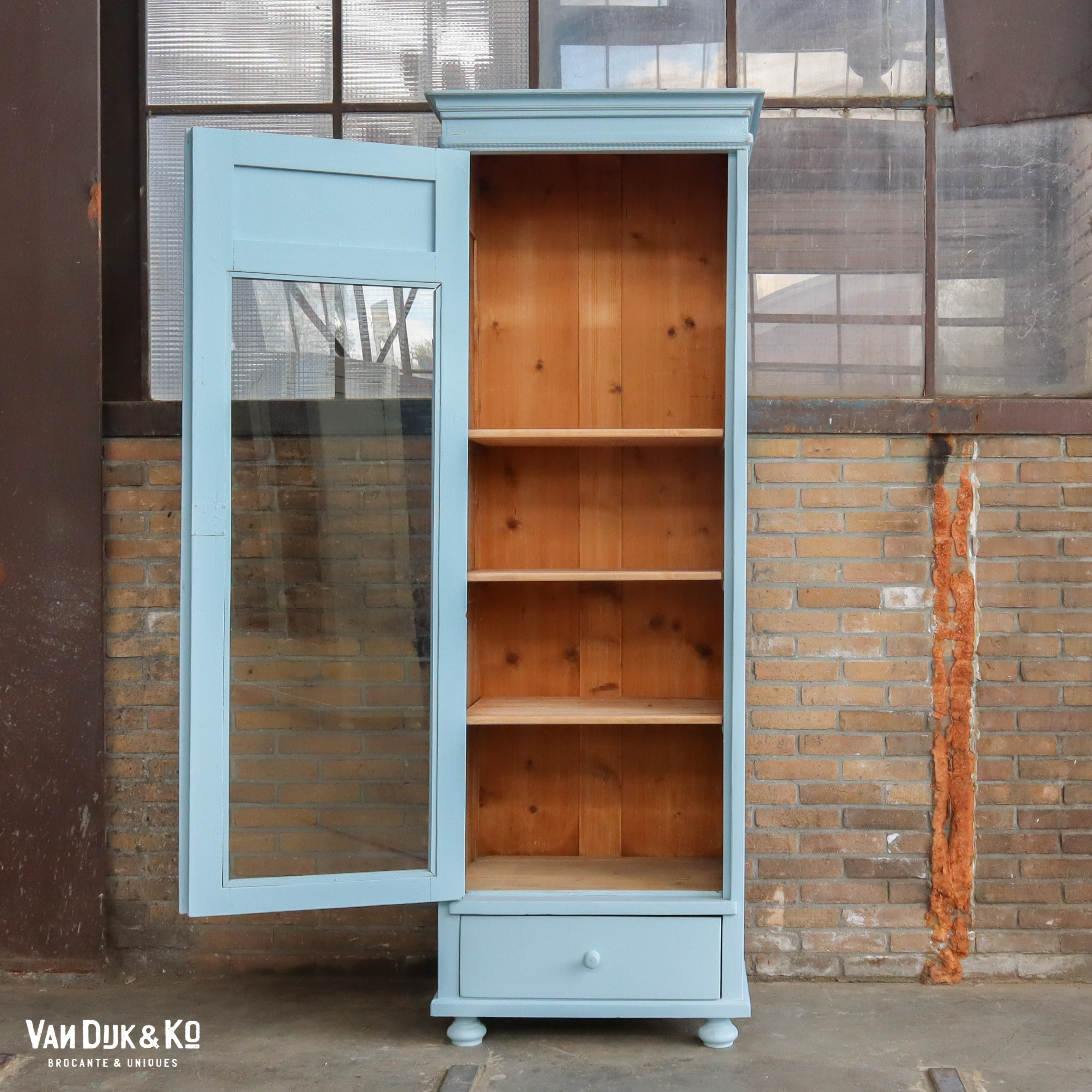 Blauwe eendeurs vitrinekast - Afbeelding 3