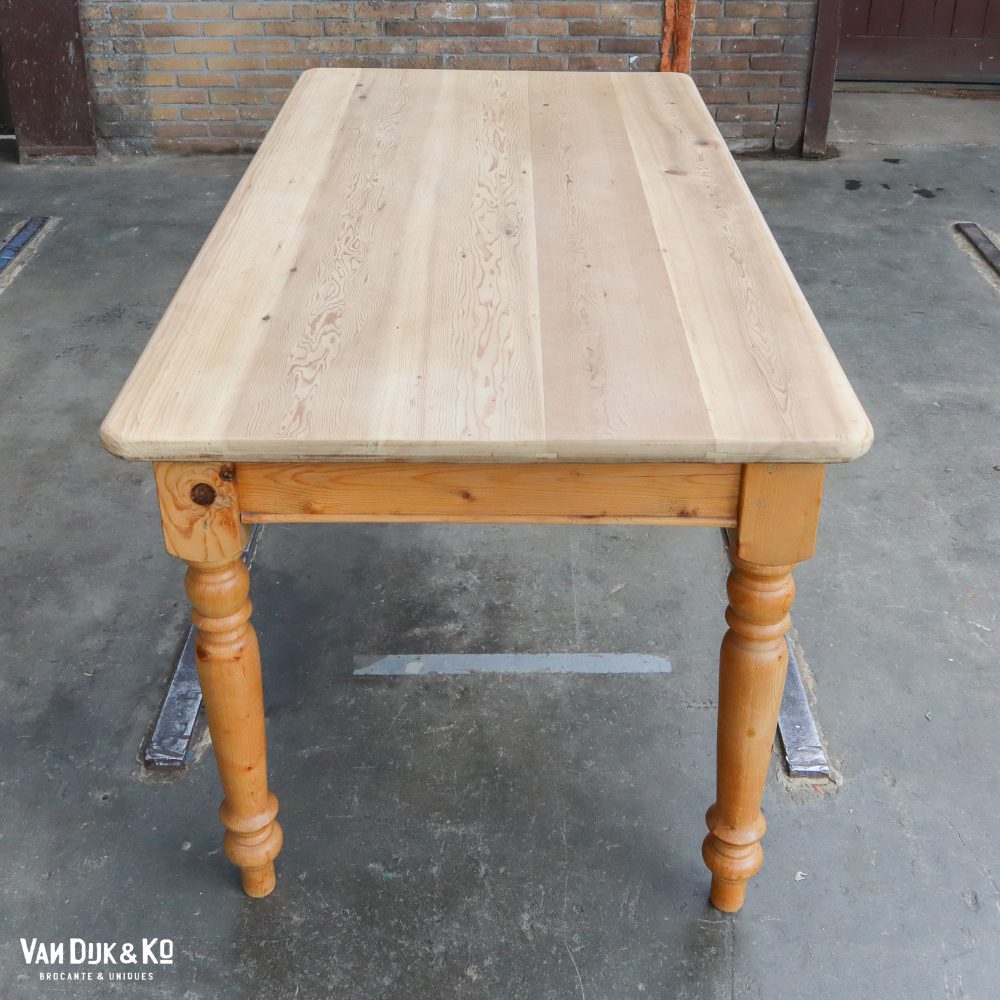 Houten tafel - Afbeelding 2