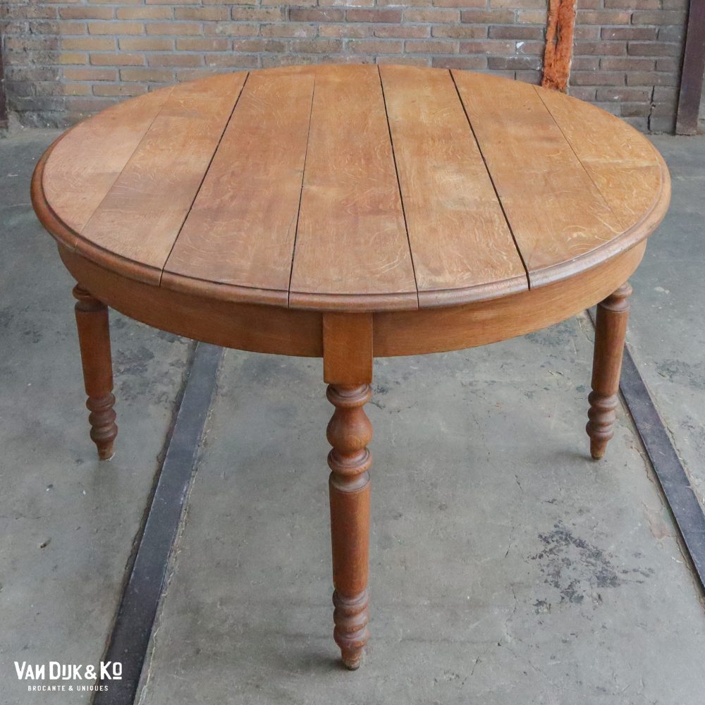 Antieke ronde tafel