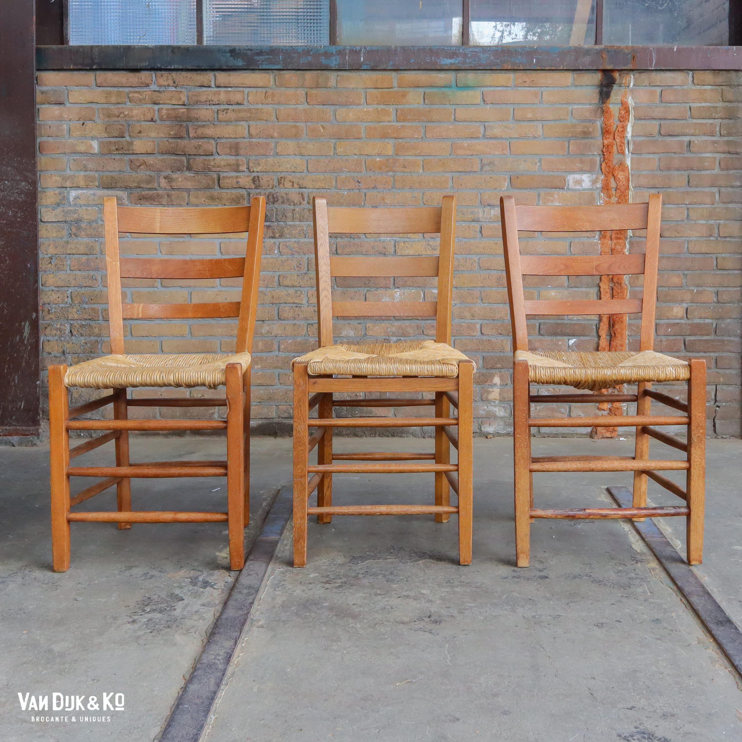 volume ouder eeuwig Vintage stoelen met rieten zitting » Van Dijk & Ko