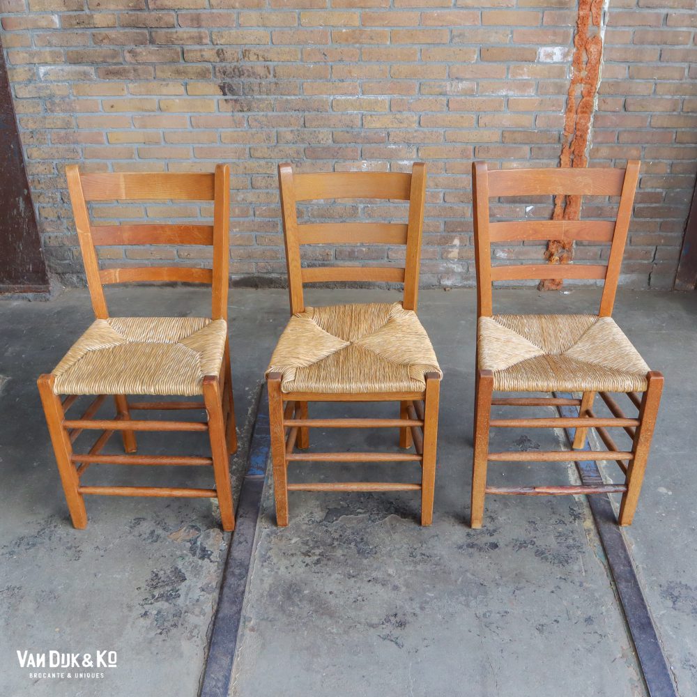 Vintage stoelen met rieten zitting
