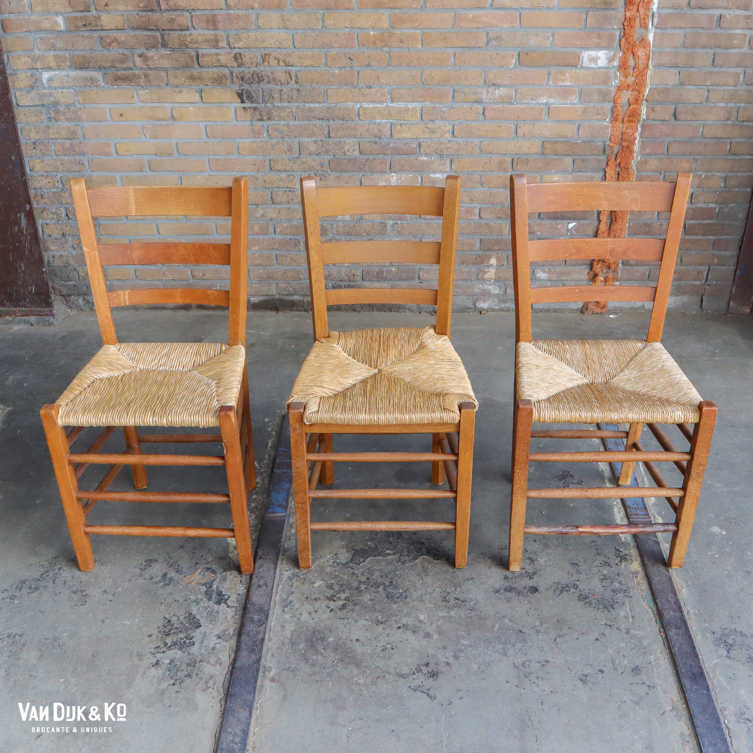 volume ouder eeuwig Vintage stoelen met rieten zitting » Van Dijk & Ko