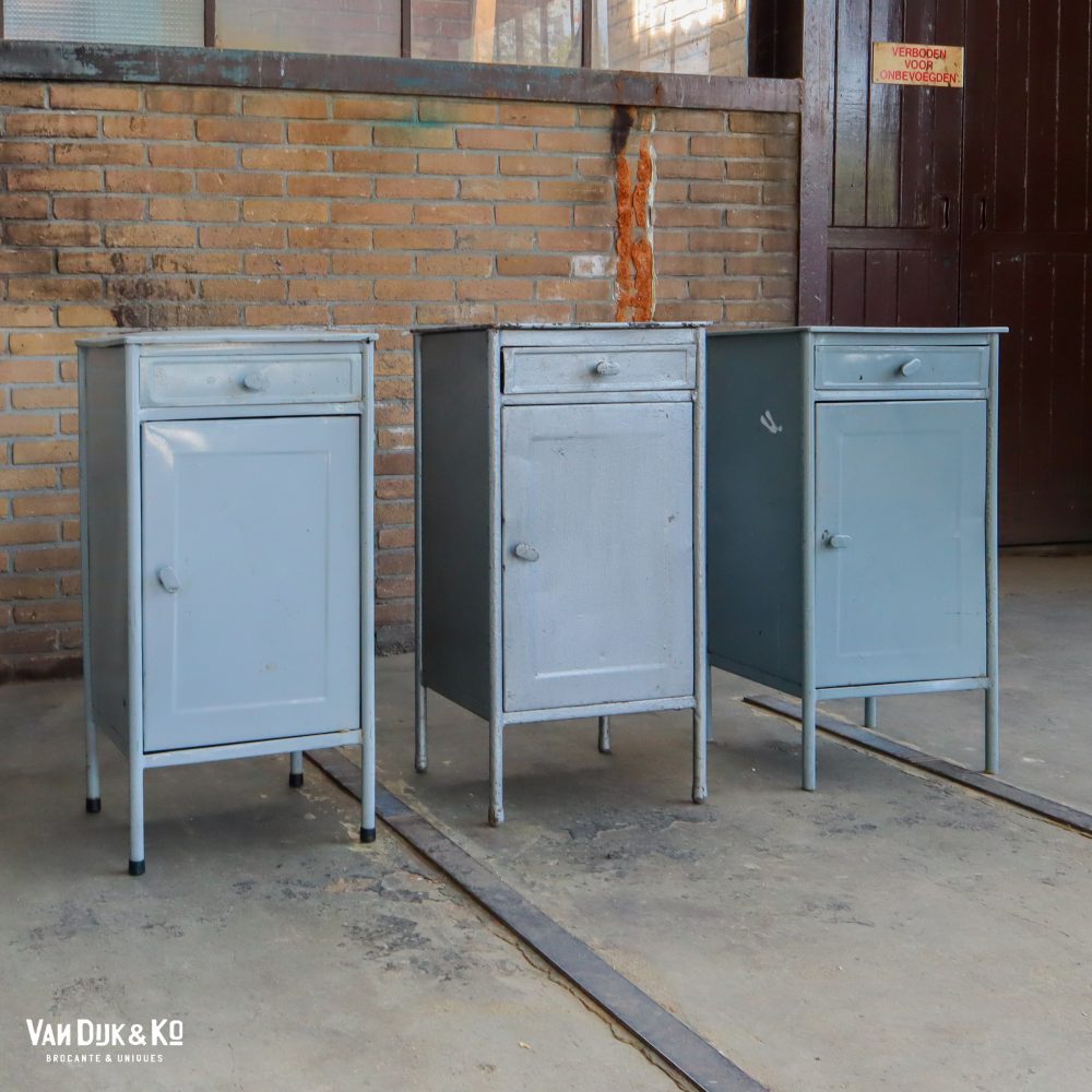 Vintage metalen nachtkastjes - Afbeelding 2