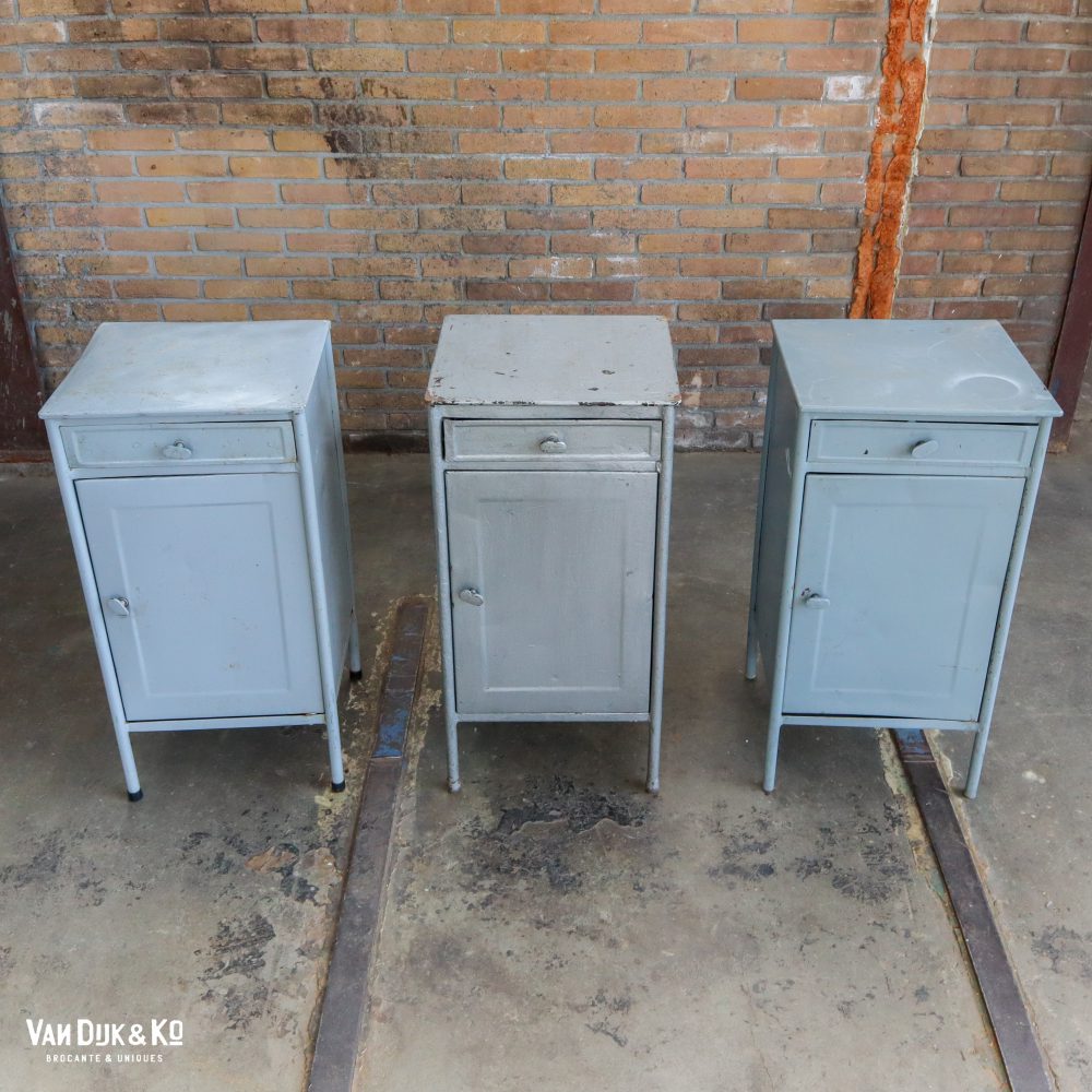 Vintage metalen nachtkastjes - Afbeelding 3
