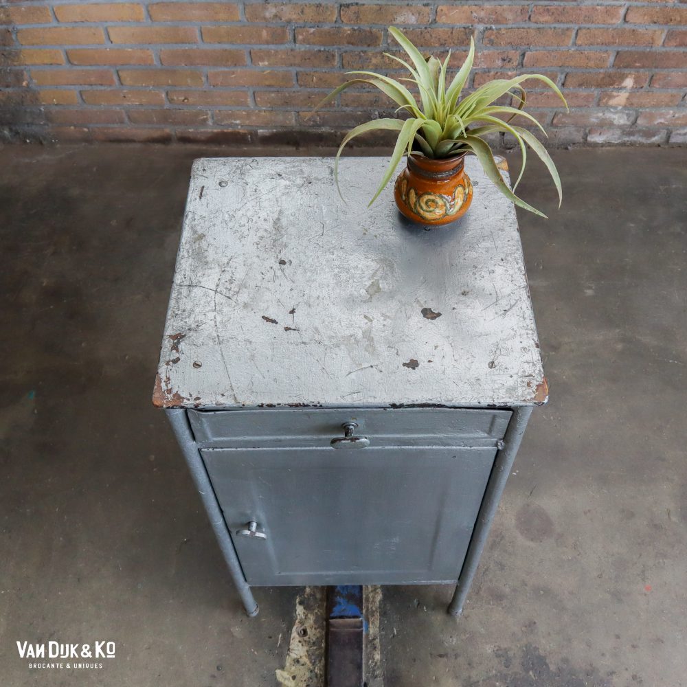 Vintage metalen nachtkastjes - Afbeelding 7