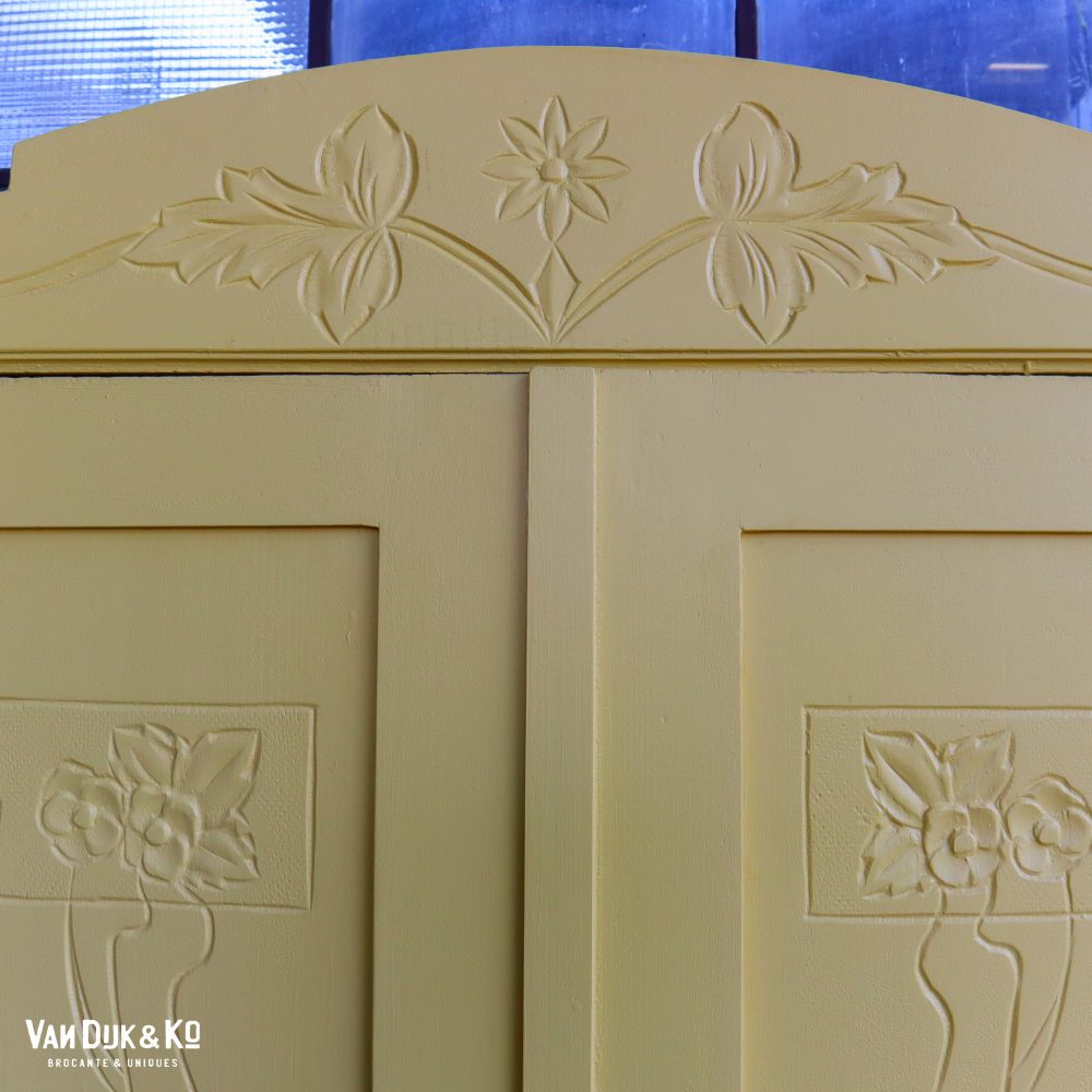 Brocante linnenkast met bloemen - Afbeelding 6