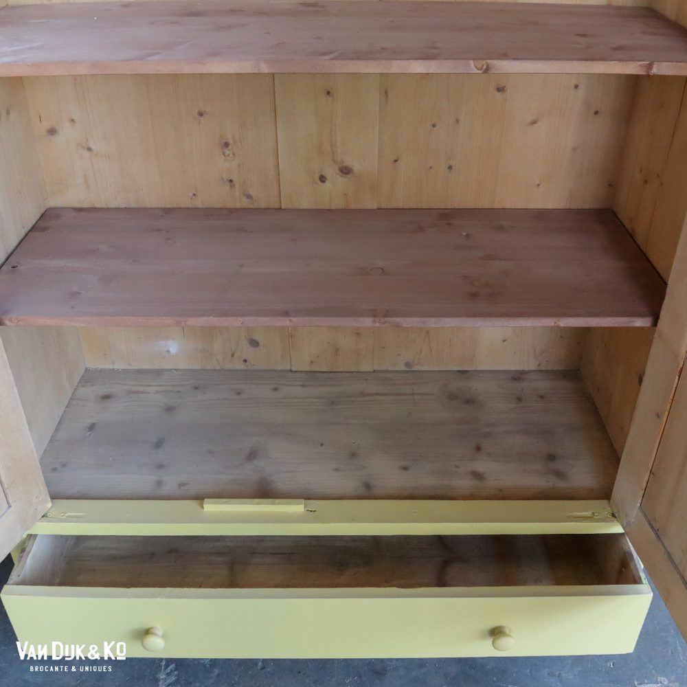 Brocante linnenkast met bloemen - Afbeelding 4