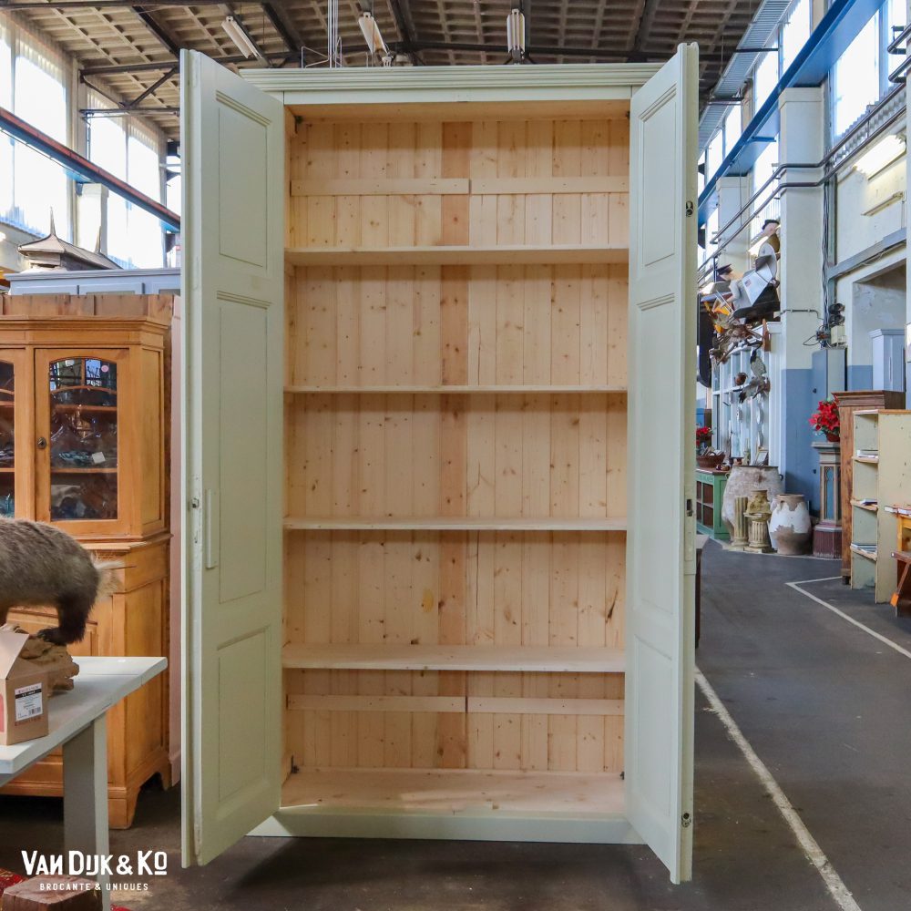 Hoge kast met ensuite deuren