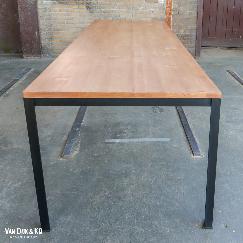 Tafel met zwart metalen frame - VD&Ko maatwerk - Afbeelding 18