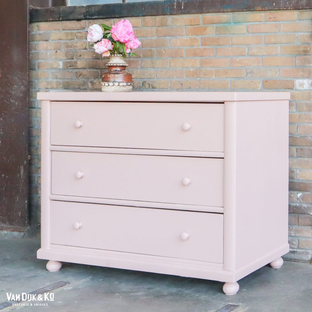 Roze commode