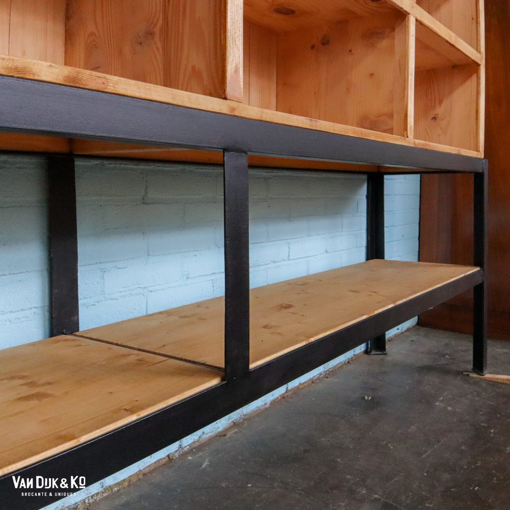 Houten wandkast op metalen frame - Afbeelding 10