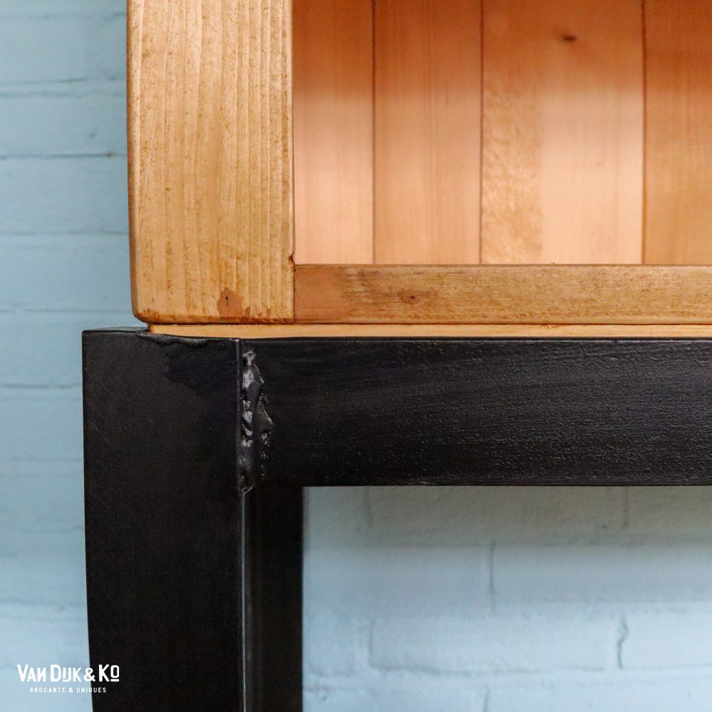 Houten wandkast op metalen frame - Afbeelding 7