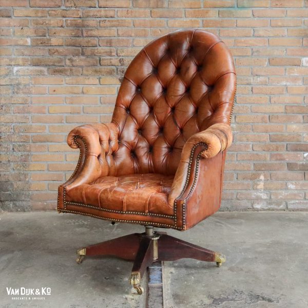 Antieke leren fauteuil