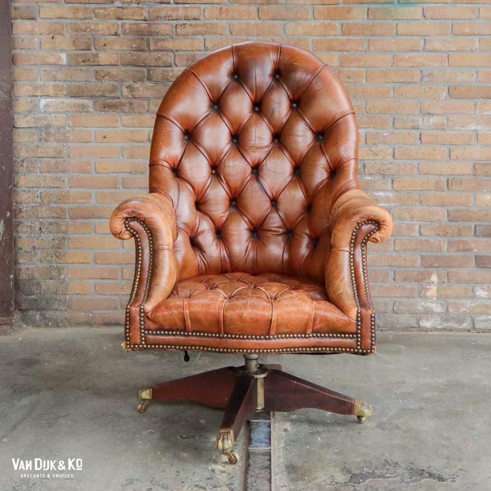 Antieke leren fauteuil