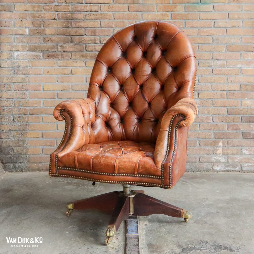 Antieke leren fauteuil