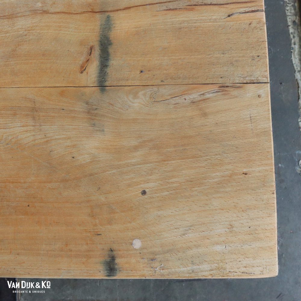 Houten tafel met groen onderstel - Afbeelding 5