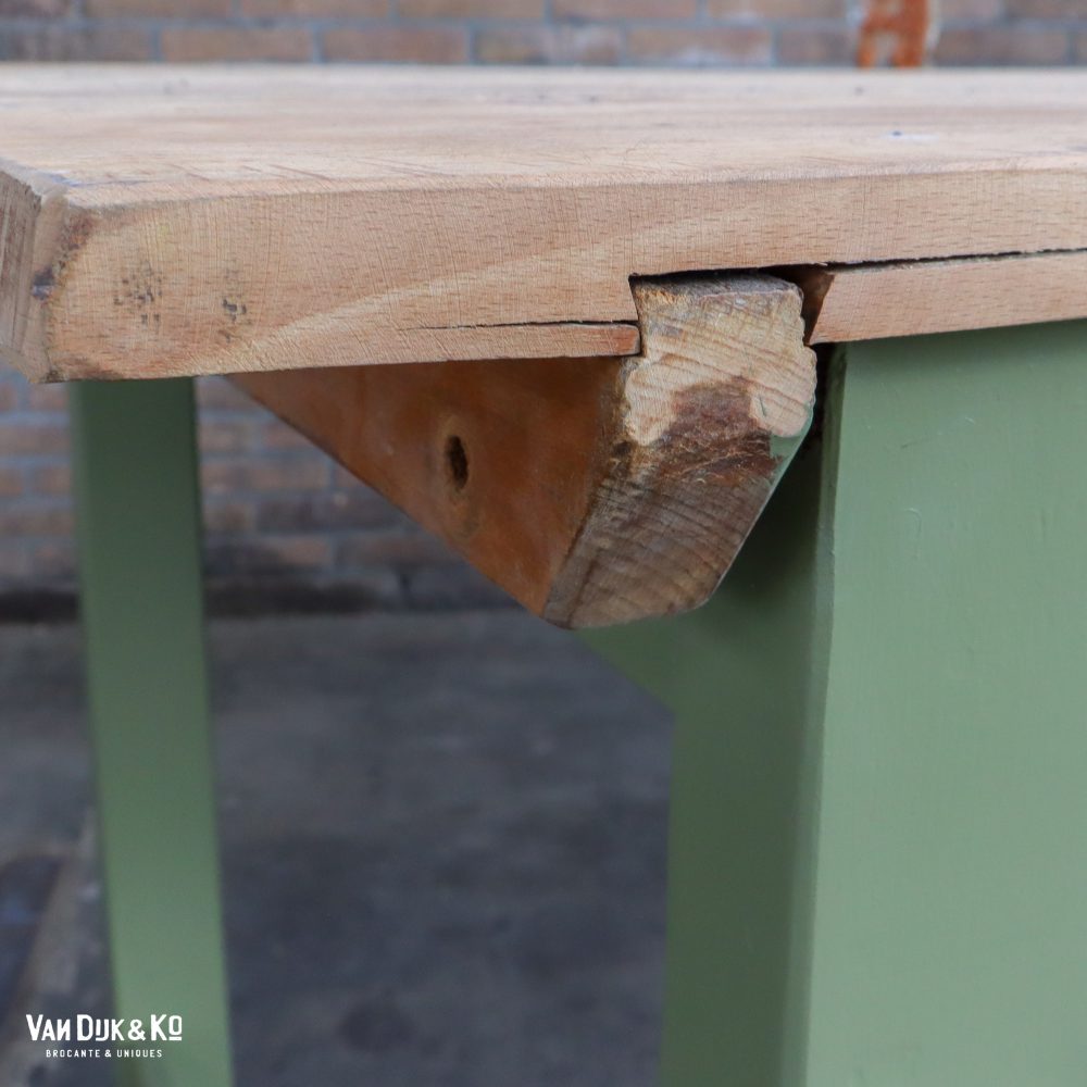 Houten tafel met groen onderstel - Afbeelding 3