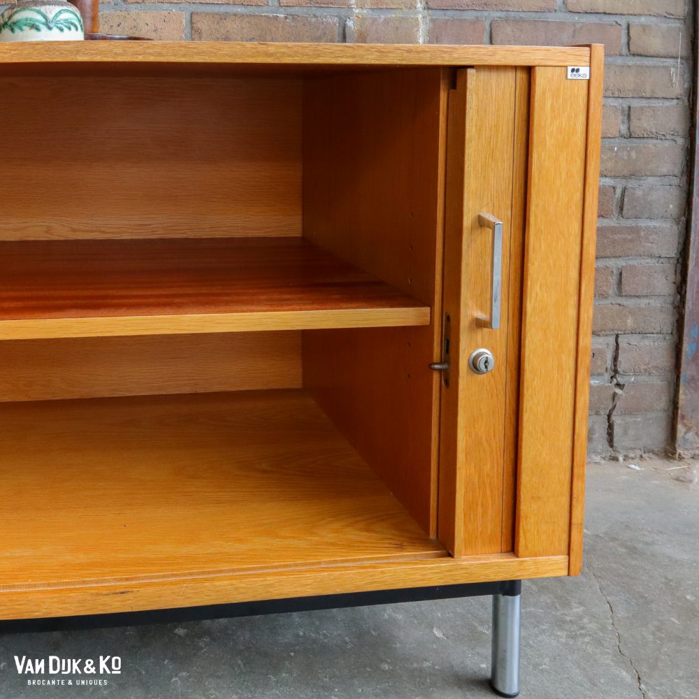 Vintage Eeka dressoir met verborgen schuifdeuren - Afbeelding 10