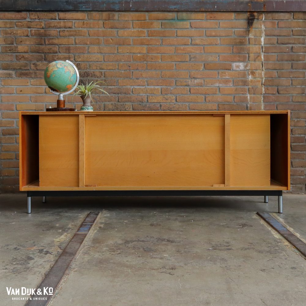 Vintage Eeka dressoir met verborgen schuifdeuren - Afbeelding 13