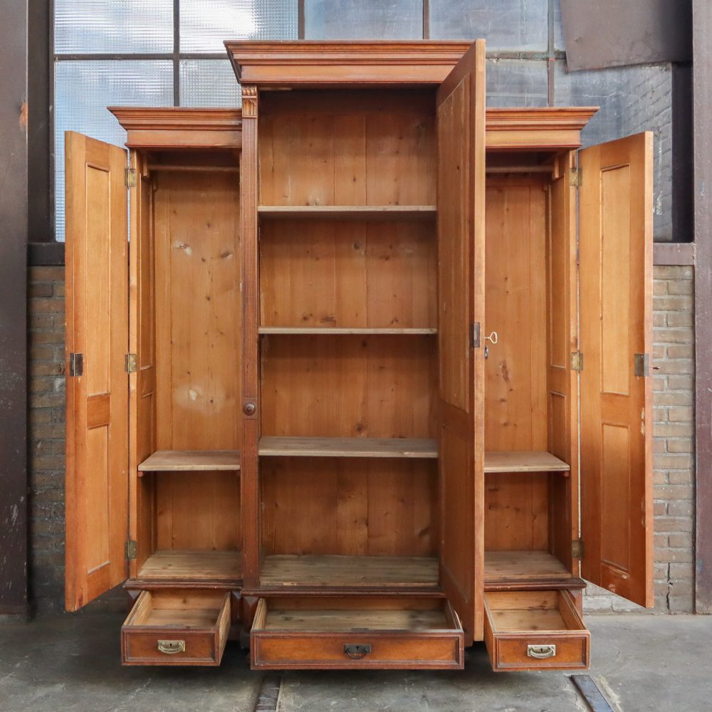 Brocante linnenkast met bloemen - Afbeelding 3