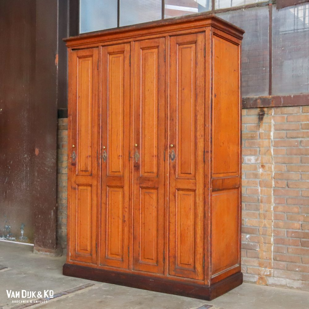 Antiek houten lockerkast