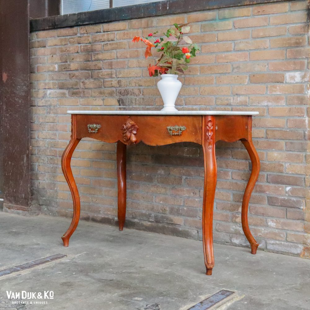 Sidetable met marmeren blad