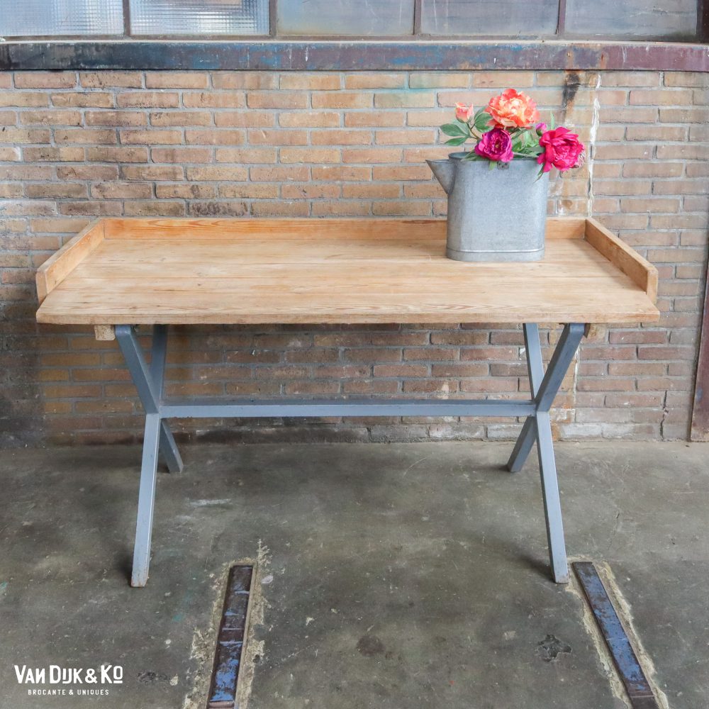 Brocante werktafel met stalen frame - Afbeelding 2