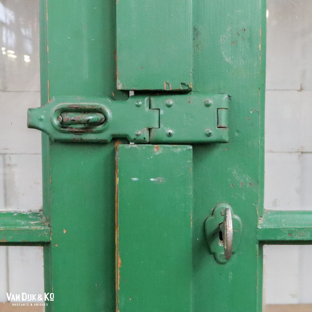 Hoge groene vitrinekast - Afbeelding 7