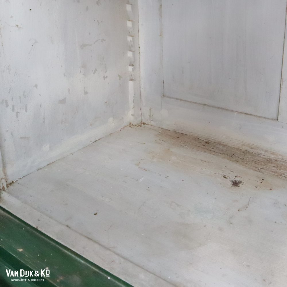 Hoge groene vitrinekast - Afbeelding 12