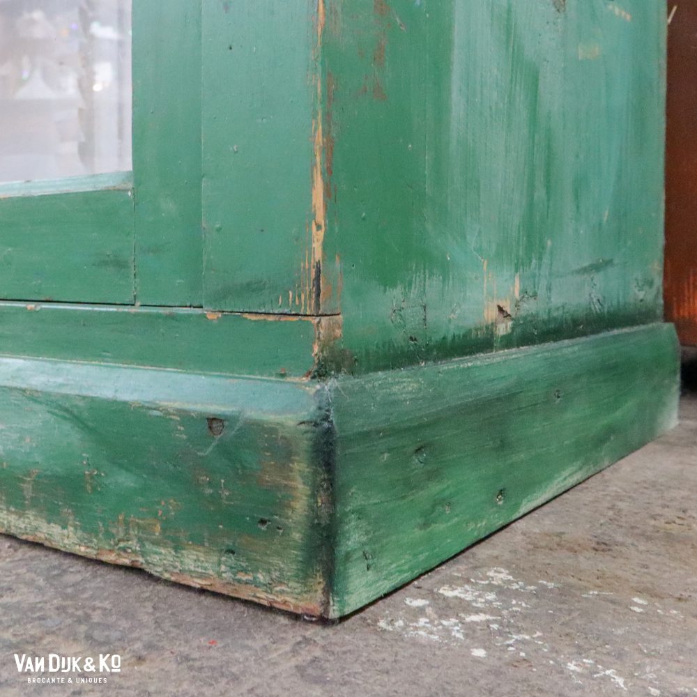 Hoge groene vitrinekast - Afbeelding 14
