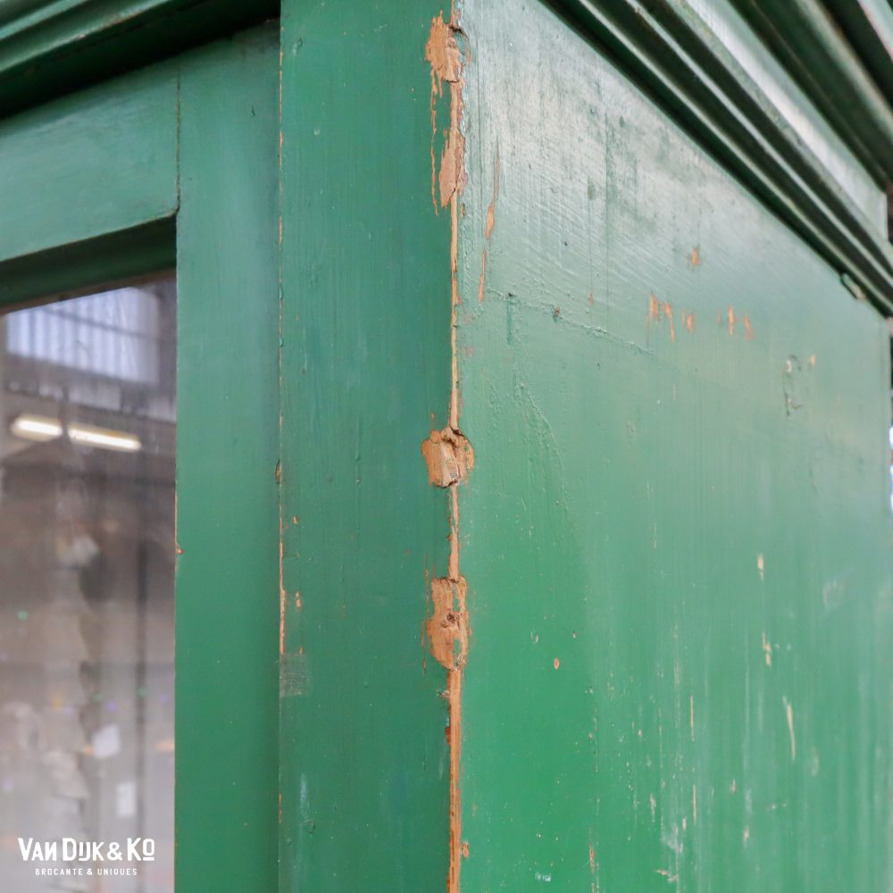 Hoge groene vitrinekast - Afbeelding 6