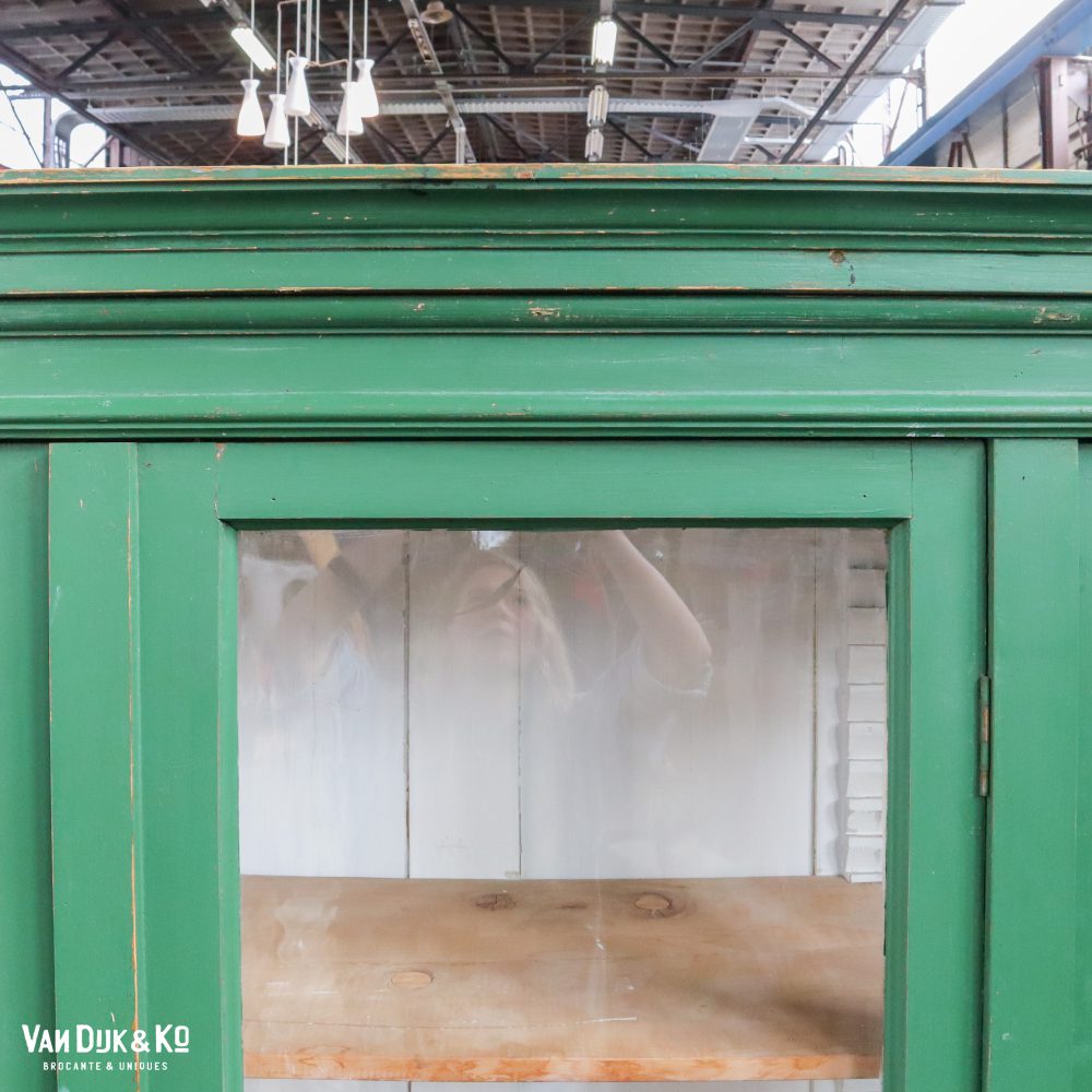 Hoge groene vitrinekast - Afbeelding 4