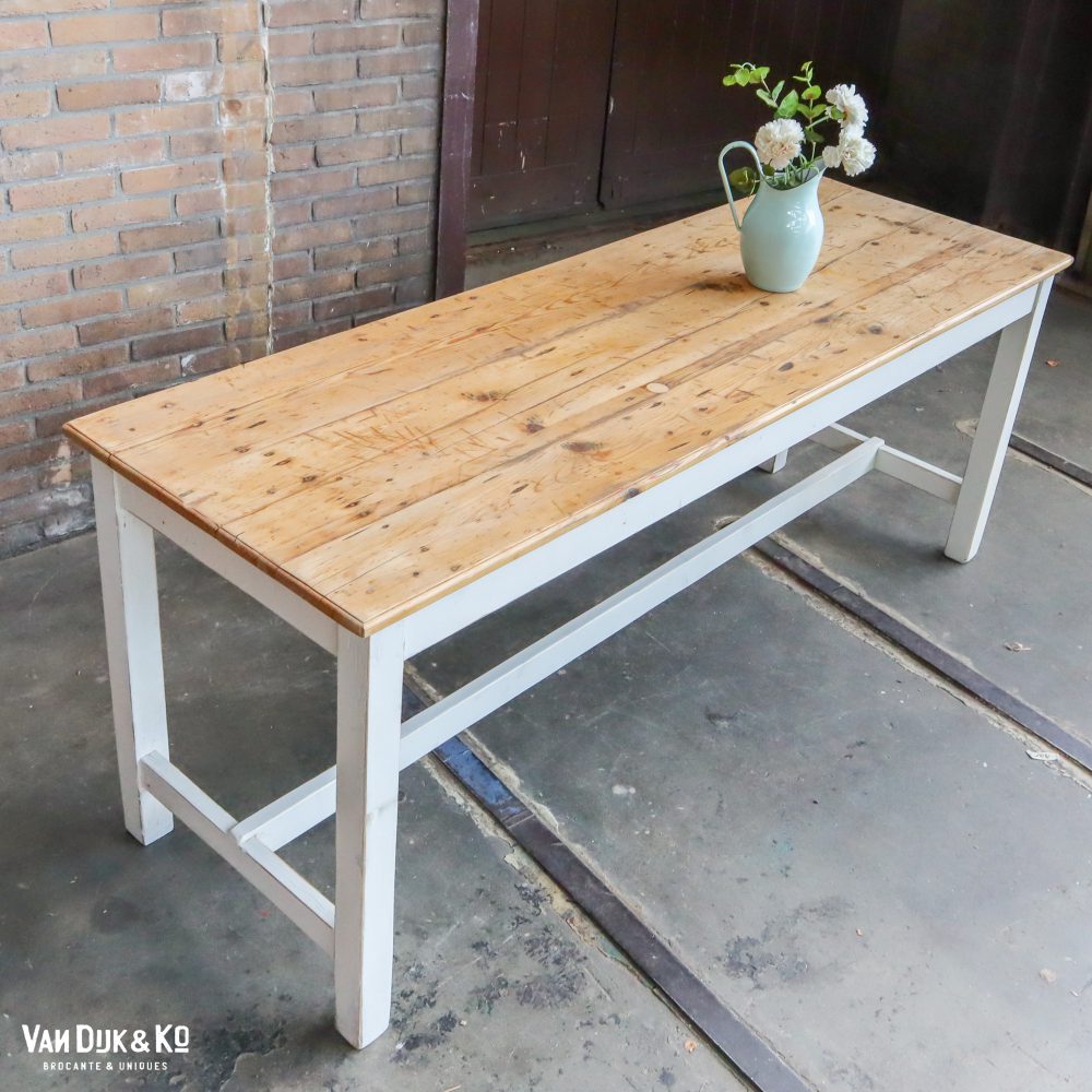 Landelijke houten tafel