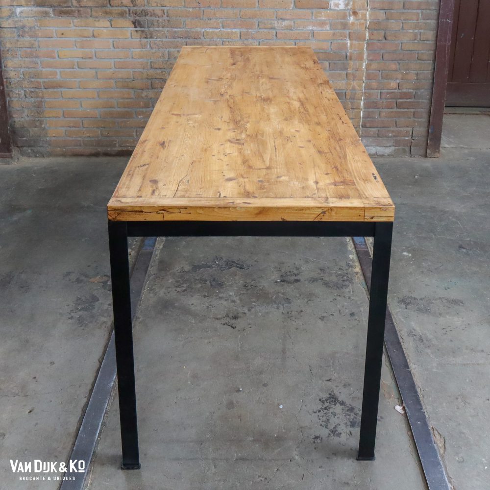 Tafel met zwart metalen frame - Afbeelding 3