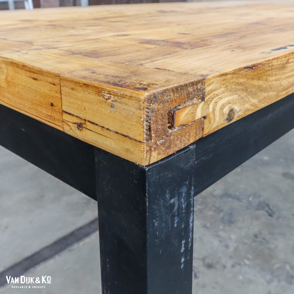 Tafel met zwart metalen frame - Afbeelding 4