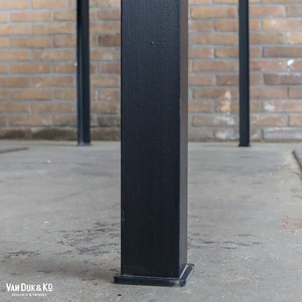 Tafel met zwart metalen frame - Afbeelding 8