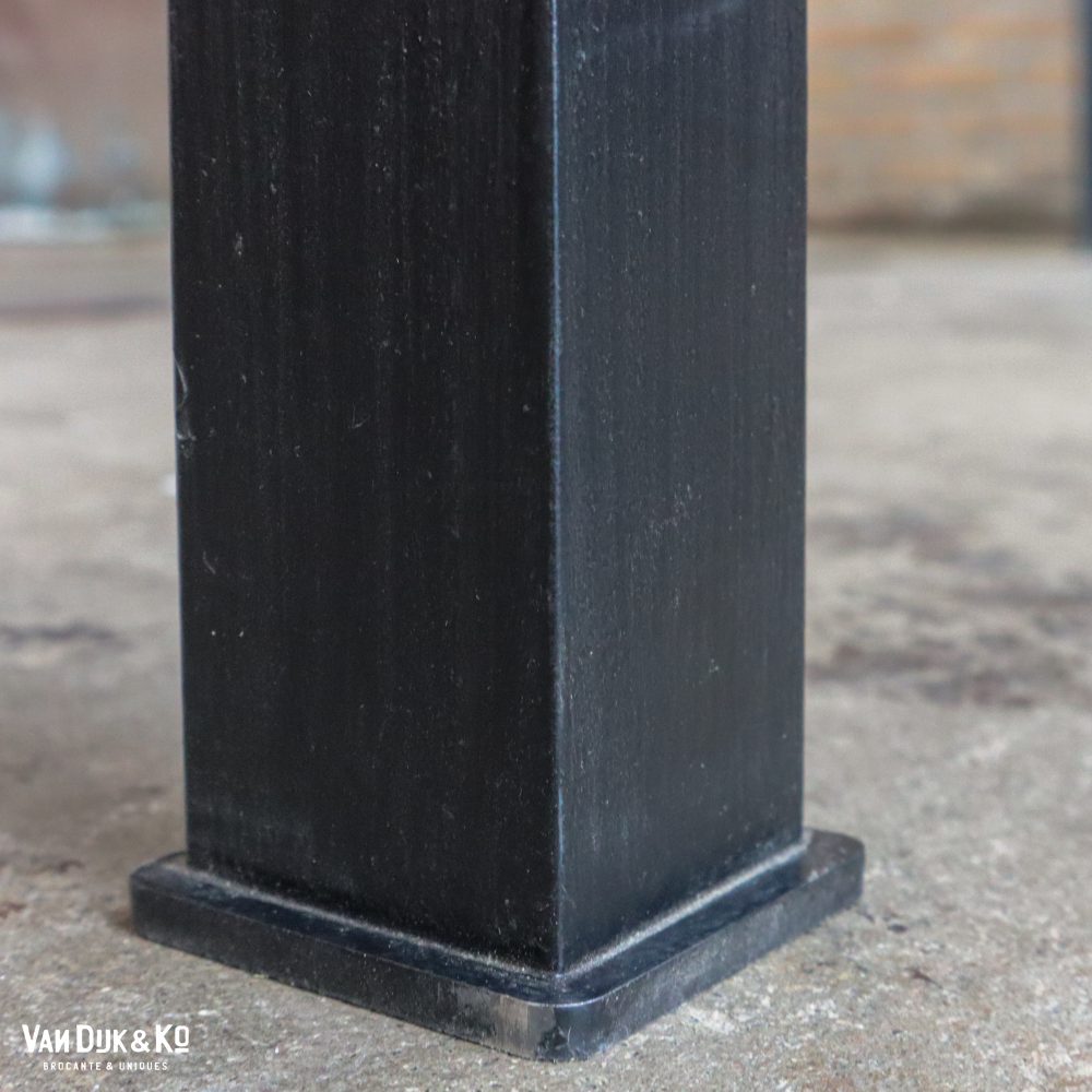 Tafel met zwart metalen frame - Afbeelding 9