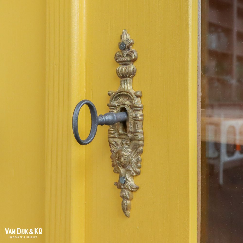 Gele vitrinekast - Afbeelding 6